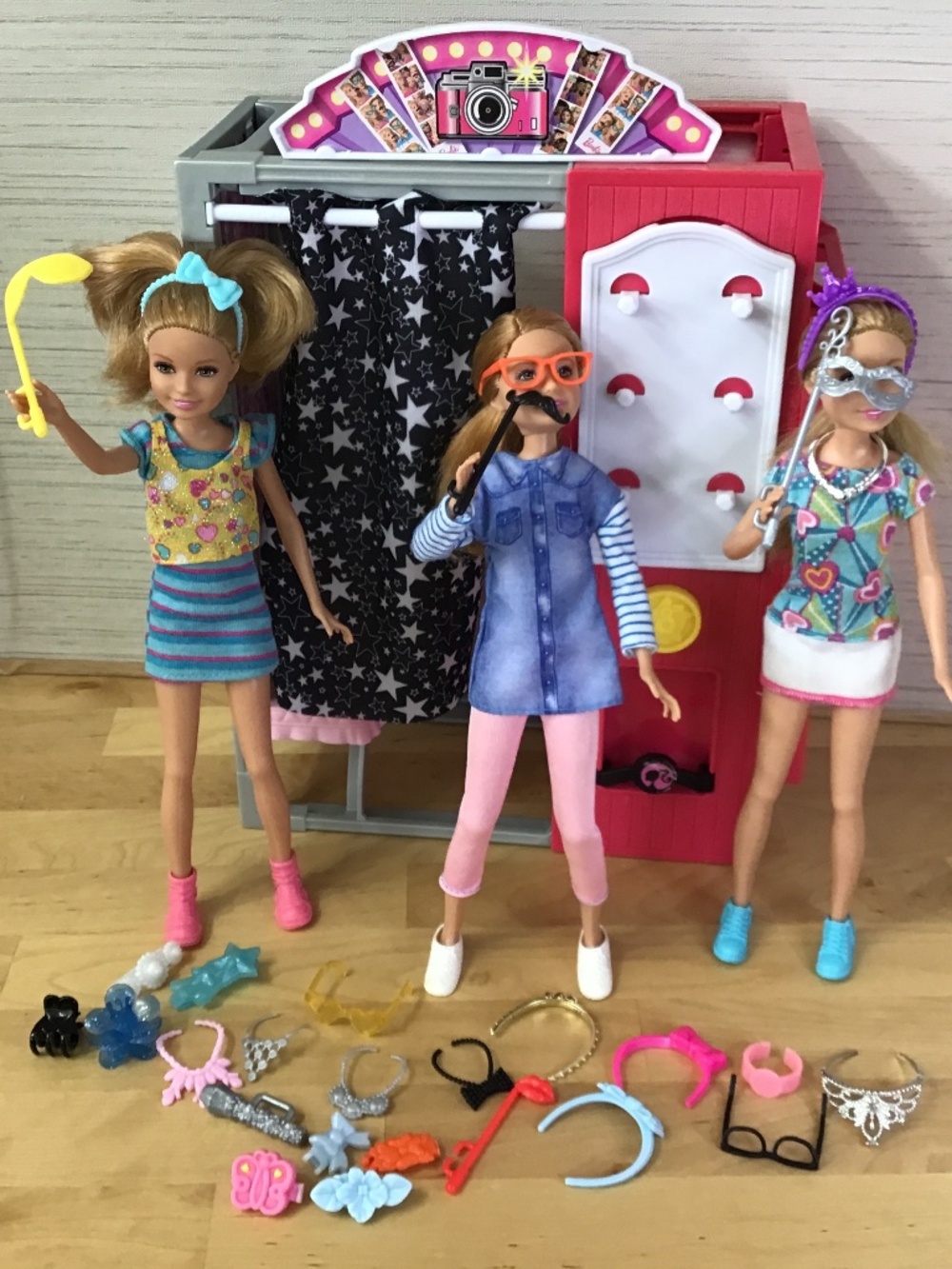 Barbie Doll Sisters Fun Day Photo Booth and Dolls
